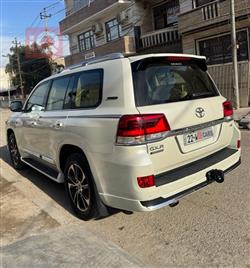 تۆیۆتا لاند کروزەر